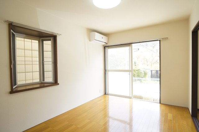 司ハイツの居間・リビング