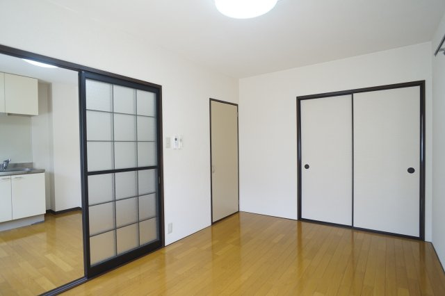 司ハイツの居間・リビング