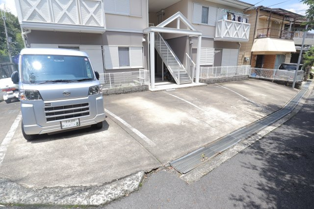 司ハイツの駐車場