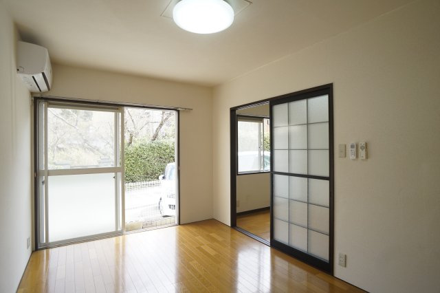 司ハイツの居間・リビング