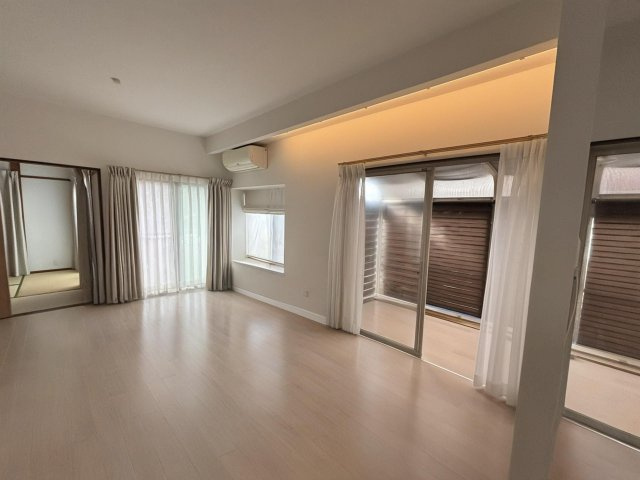 【居間・リビング】 | ※CGで家具小物等を消したイメージです。