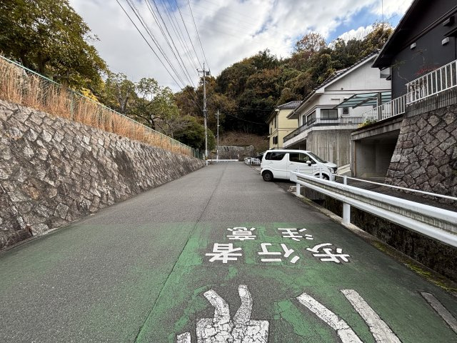 【前面道路含む現地写真】