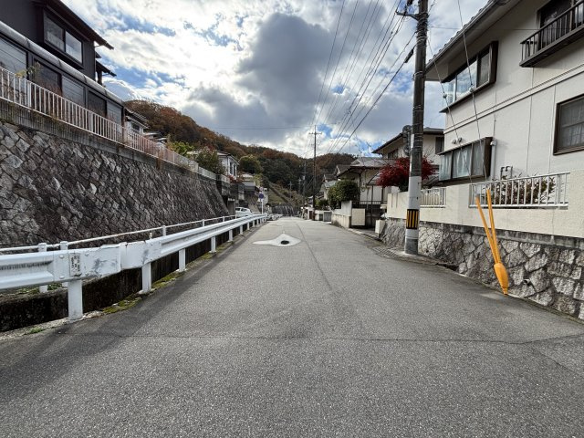 【前面道路含む現地写真】