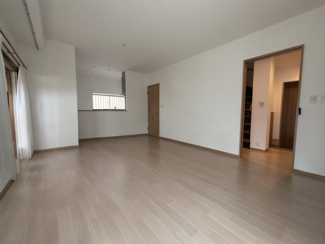 【居間・リビング】 | ※CGで家具小物等を消したイメージです。