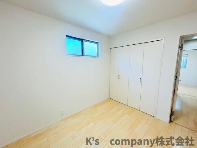 ●茅ヶ崎市室田1丁目　中古戸建の洋室|洋室5.2帖◇書斎やお子様のお部屋などにお使いいただけます◇