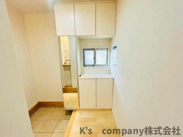 ●茅ヶ崎市室田1丁目　中古戸建の玄関|玄関横に収納力のあるシューズインクローゼット付き☆