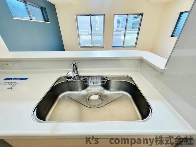 ●茅ヶ崎市室田1丁目　中古戸建のキッチン|耐久性の優れたステンレス製のシンク☆