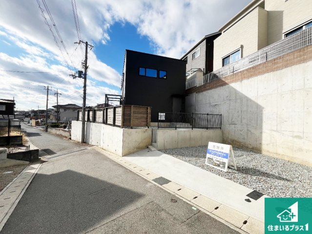 姫路市北新在家　新築一戸建ての前面道路含む現地写真|車通りの少ない前面道路！お子様がいらっしゃるご家族でも安心！