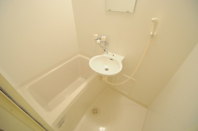 レオパレスプチＭの浴室|※同タイプ部屋の写真となります