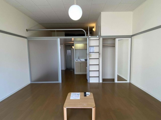 レオパレス丸山の居間・リビング|※同タイプ部屋の写真となります