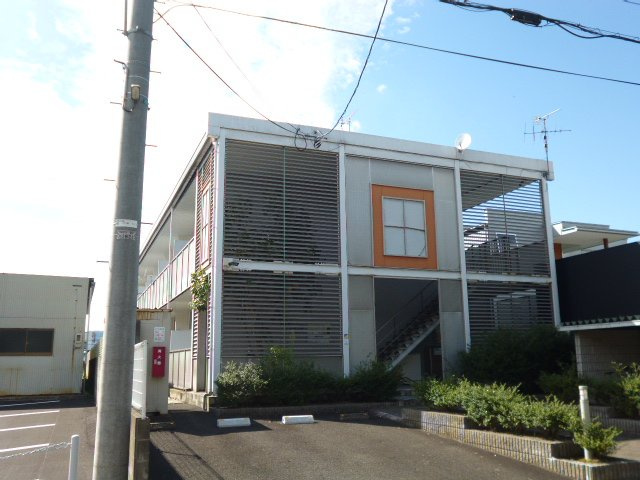レオパレス丸山の外観|おしゃれな外観です