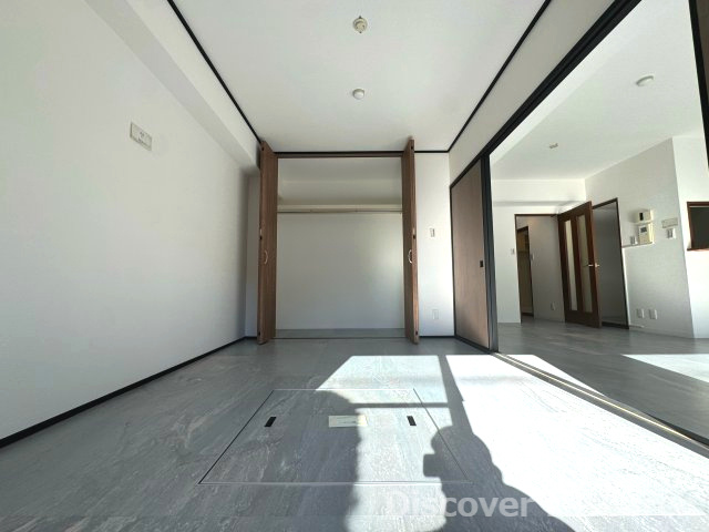 ライオンズガーデン相模原の洋室|洋室（約6.0帖）
南向きの洋室で自然光が溢れる明るいお部屋です。堀こたつが設けられており、寒い時期にはかなり重宝しそうです。