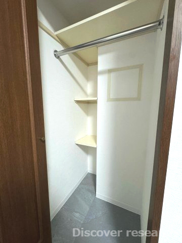 ライオンズガーデン相模原の収納|クローゼット
洋服以外にも棚の部分に小物類を綺麗に収納しておくことができるクローゼットです。