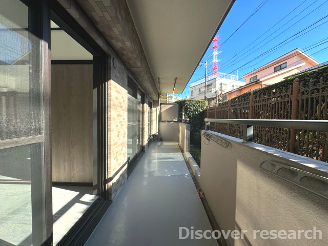 ライオンズガーデン相模原のバルコニー|バルコニー（11.32㎡）
南向きなので陽当りの良いバルコニーです。洗濯物も干しやすく前面には植栽があるので人目を気にする心配もなさそうです！