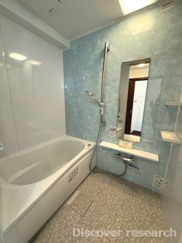 ライオンズガーデン相模原の浴室|浴室
広々した浴室で水色の壁になっていてリラックスして入浴することができそうです。
スライド式シャワーなので使い勝手が良さそうです♪