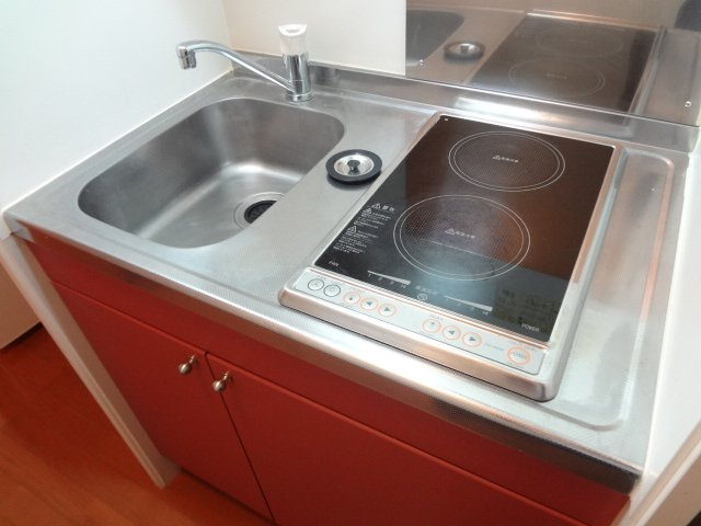 レオパレスディラネーロのキッチン|安心安全の電気コンロ　2口
