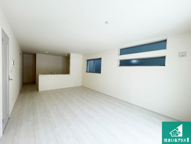 神戸市垂水区名谷町　第2期　新築一戸建ての居間・リビング|シンプルなリビングは、観葉植物等のインテリアを楽しめますね！パパ好みにも、ママ好みにも家具次第で雰囲気を変えることができます！
