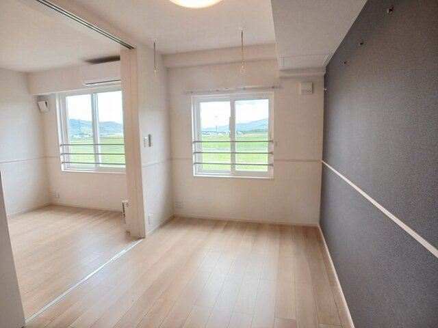 ルーエの内装|明るい色調の室内です