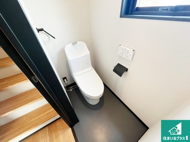 揖保郡太子町鵤　新築一戸建てのトイレ|1・2階の2ヶ所にあるので、朝の忙しい時間の順番待ちもなく、深夜の利用にも大変便利です。