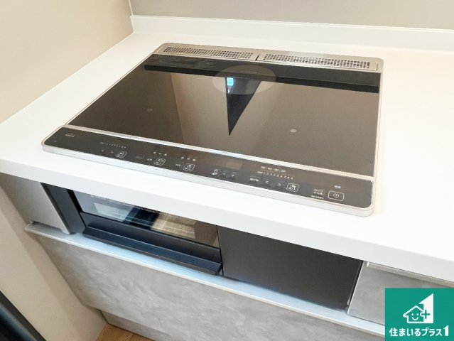 揖保郡太子町鵤　新築一戸建ての設備|火を使わないので、安心なＩＨコンロ！でこぼこが無い構造なので、掃除もしやすく清潔に保てます！