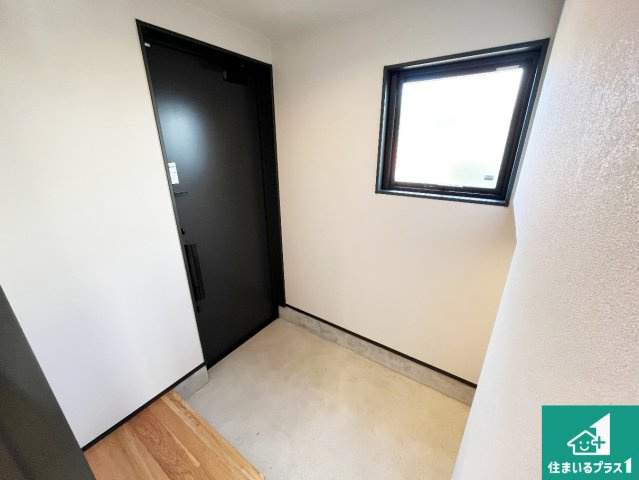 揖保郡太子町鵤　新築一戸建ての玄関|シューズボックスにはたくさんの靴が収納できるので玄関周りはいつもスッキリ！ご家族が増えても安心！