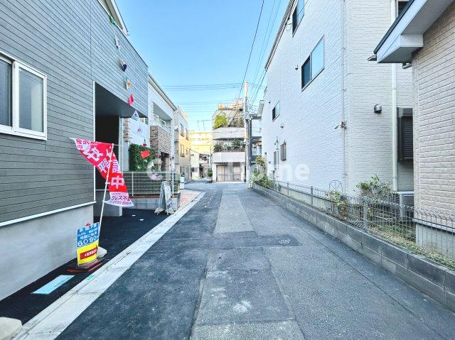 葛飾区東堀切2丁目新築分譲住宅の前面道路含む現地写真|全面道路