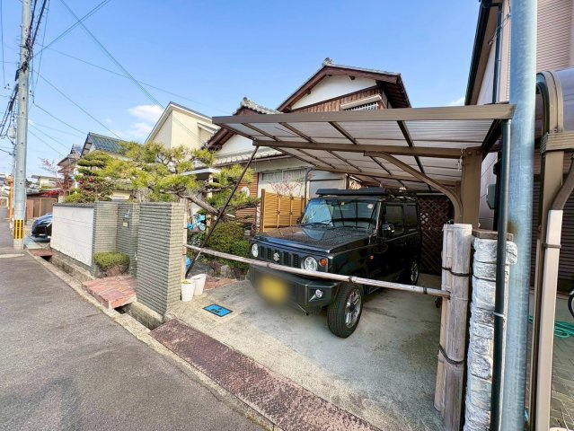 栗東市小柿6丁目　中古戸建ての駐車場