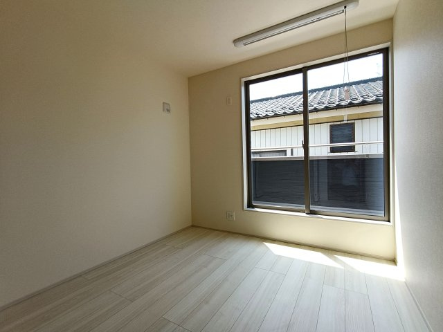 三郷市　早稲田5丁目　新築戸建　全2棟の洋室|明るく開放的な空間を演出しております