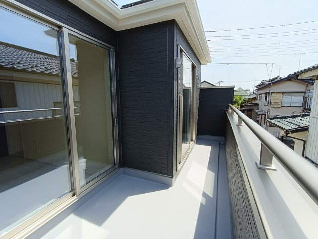 三郷市　早稲田5丁目　新築戸建　全2棟のバルコニー|落ち着いた時間を過ごせるバルコニーです