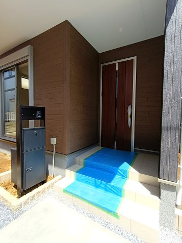 三郷市　早稲田5丁目　新築戸建　全2棟の玄関|ゆったりとした玄関です