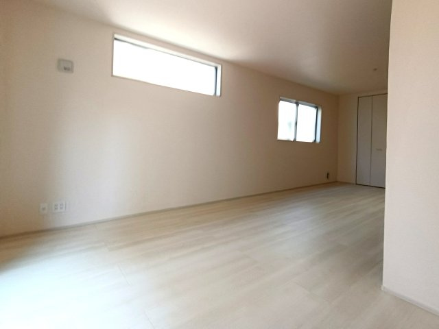三郷市　早稲田5丁目　新築戸建　全2棟の居間・リビング|ゆったりとした居間です