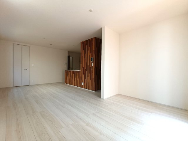 三郷市　早稲田5丁目　新築戸建　全2棟の居間・リビング|陽当り良好なリビング家族みんなが爽やかに健やかに過ごせます