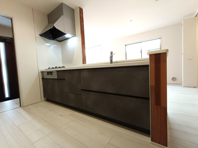 三郷市　早稲田5丁目　新築戸建　全2棟のキッチン|内装の主役　キッチンです