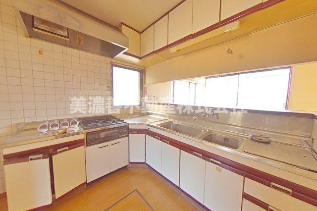 ６５５９０　山県市東深瀬中古戸建てのキッチン