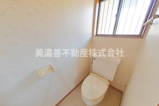 ６５５９０　山県市東深瀬中古戸建てのトイレ