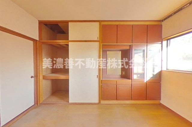 ６５５９０　山県市東深瀬中古戸建ての洋室