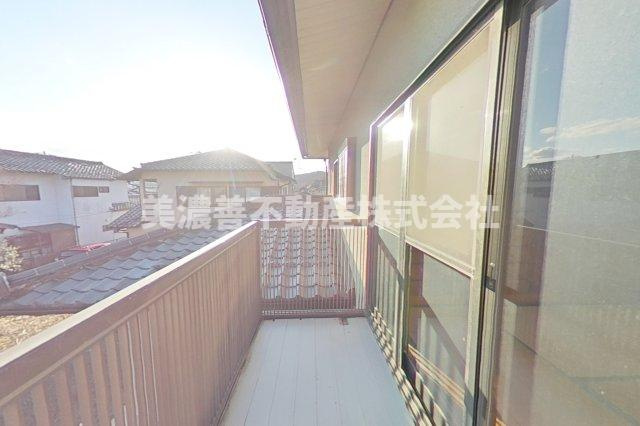 ６５５９０　山県市東深瀬中古戸建てのバルコニー