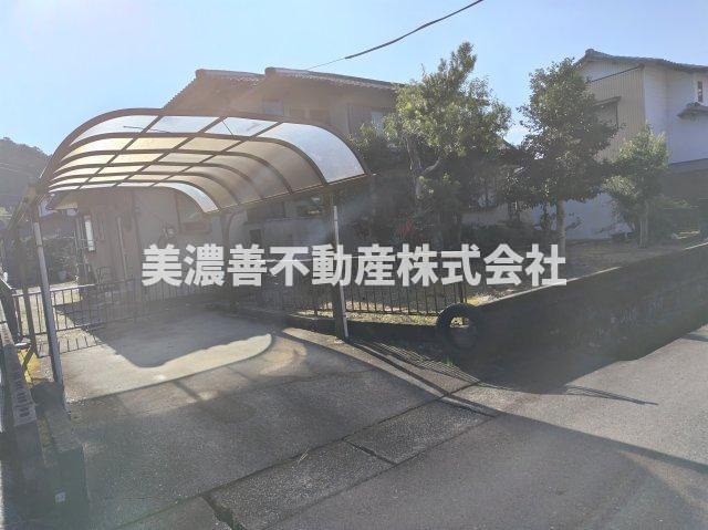 ６５５９０　山県市東深瀬中古戸建ての駐車場