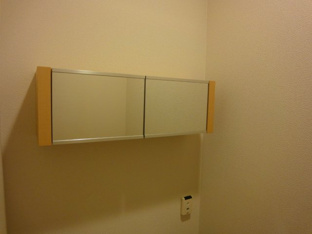 トイレ鏡付収納
