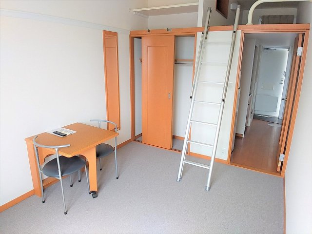 ゆったり過ごせる居間です