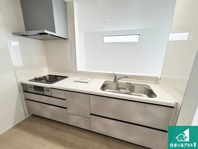 伊丹市東野　新築一戸建ての前面道路含む現地写真|周辺は落ち着いた街並みの住宅地！子育てがしやすい住環境です！まだ未完成ですが、現地でしかわからない事もございます。是非一度ご覧ください。