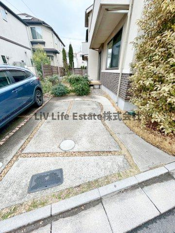 小平市回田町戸建の駐車場