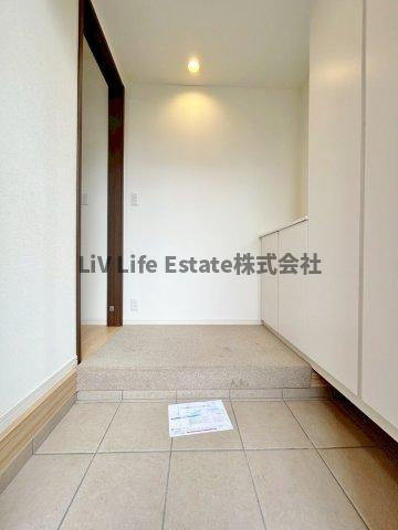 小平市回田町戸建の玄関