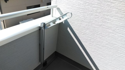 暖かな日差しのふりそそぐバルコニー