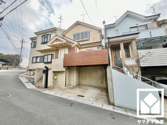 宇治市広野町寺山の外観|おしゃれなカラーの外観。