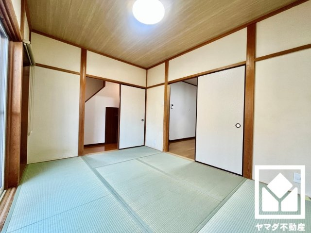 宇治市広野町寺山の和室|リビングの横に隣接している為、開放感がある空間です。