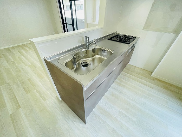 エスポワール南福岡のキッチン|システムキッチンなので掃除しやすいですよ♪