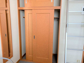 明るい色調の室内です