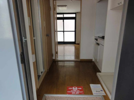 収納もある玄関です