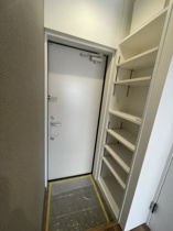 収納もある玄関です